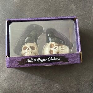 Skull‎ and Raven Salt and Pepper Shakers